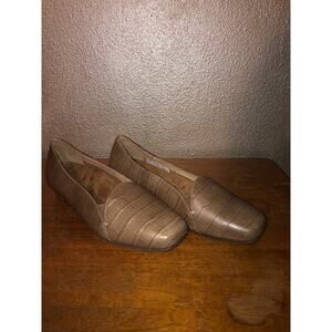 Vionic Orthaheel Doloris #386  Academia Comfort Faux Crock Cream / Tan Flats 6